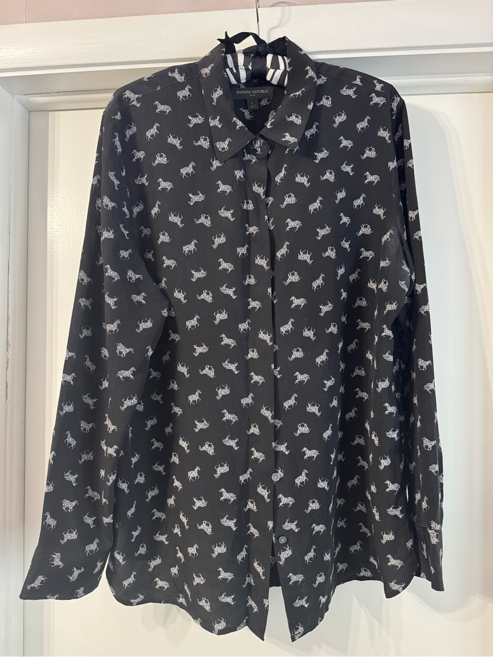 Banana Republic Black Long-Sleeve Zebra Print Silk Button-Up Shirt